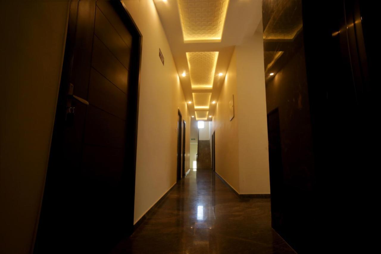 Jai Wings Hotel Puducherry Buitenkant foto