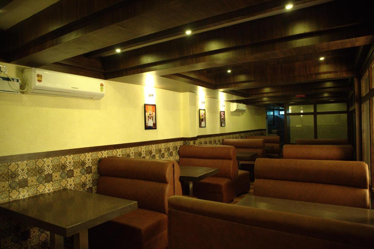 Jai Wings Hotel Puducherry Buitenkant foto