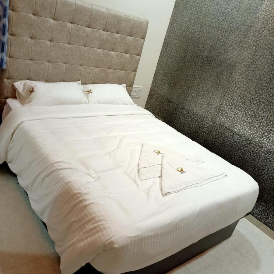 Jai Wings Hotel Puducherry Buitenkant foto