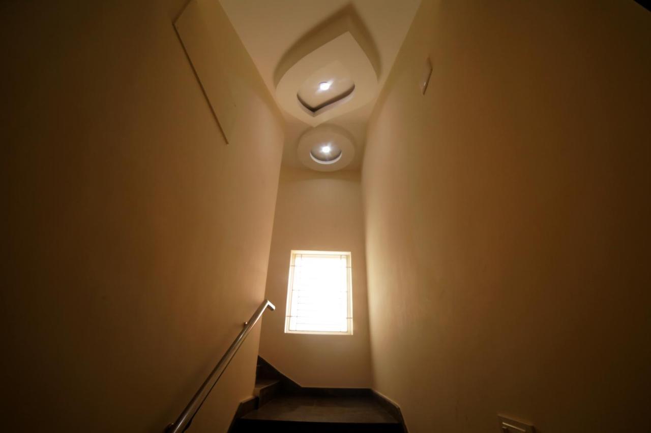 Jai Wings Hotel Puducherry Buitenkant foto