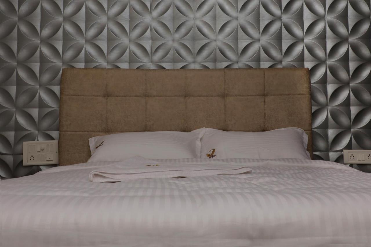 Jai Wings Hotel Puducherry Buitenkant foto