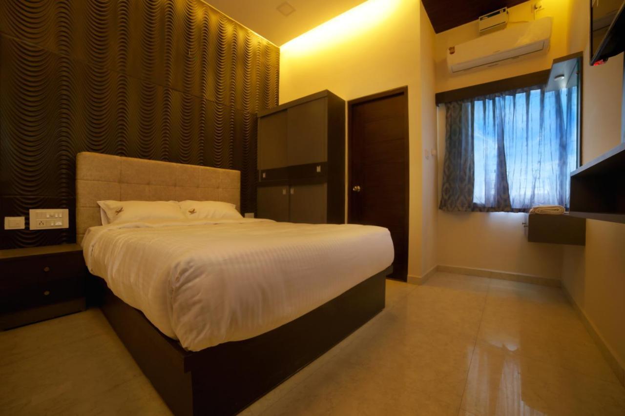 Jai Wings Hotel Puducherry Buitenkant foto